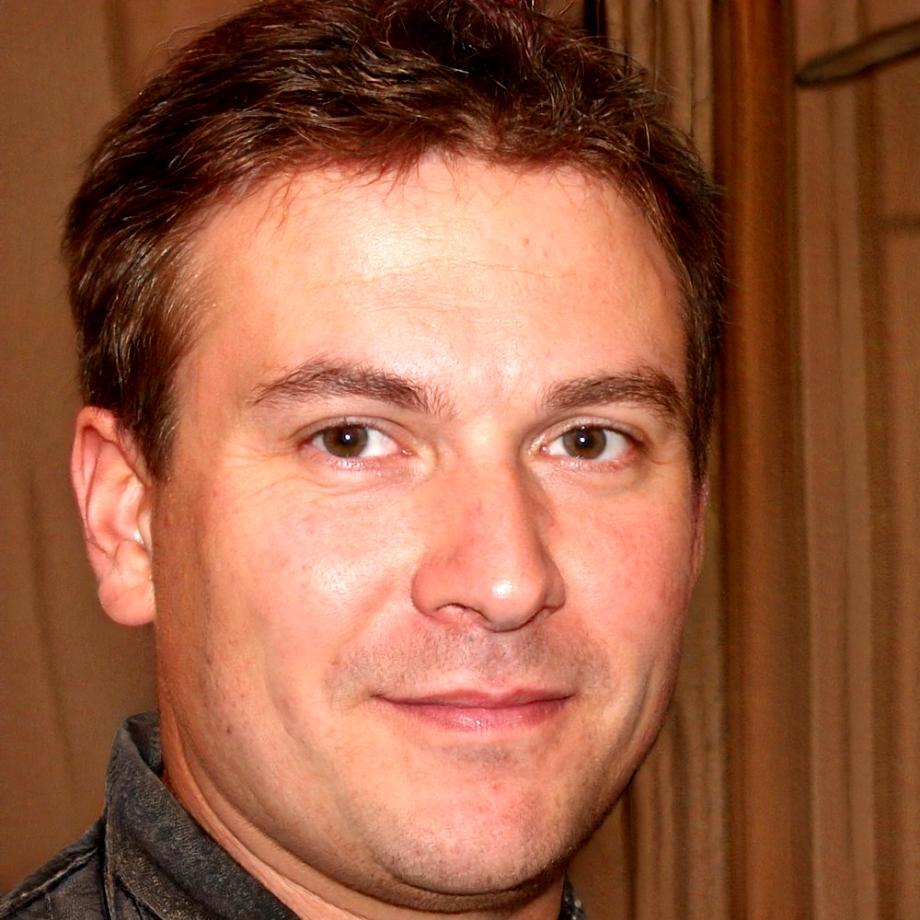 Portrait of financial educator Callum Petersen